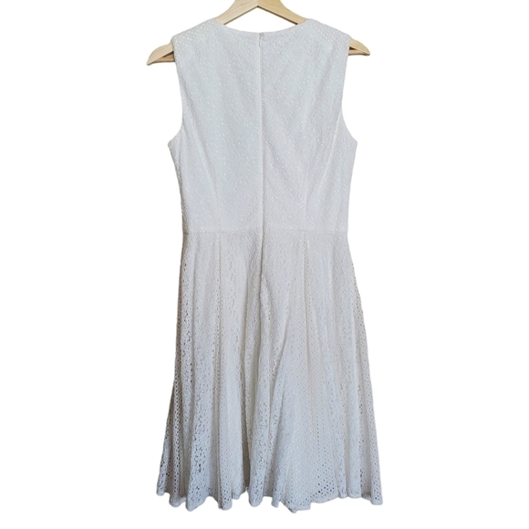Maggy London Size 6 White lace Sheath Dress Sleeveless Minimalist Neutral Bridal - Picture 2 of 9
